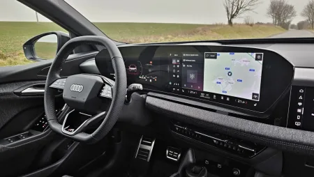 test-audi-q6-e-tron-quattro-elektromobil-2025-21