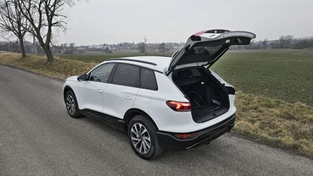 test-audi-q6-e-tron-quattro-elektromobil-2025-25