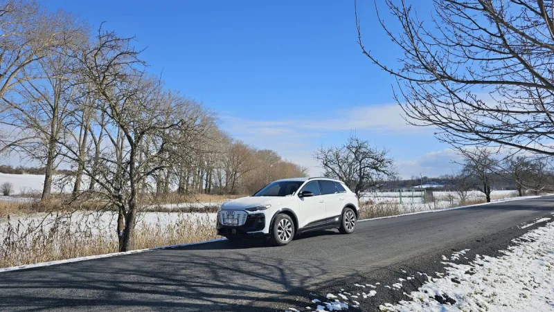 test-audi-q6-e-tron-quattro-elektromobil-2025-30