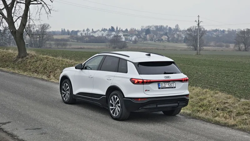 test-audi-q6-e-tron-quattro-elektromobil-2025-5