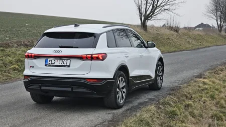 test-audi-q6-e-tron-quattro-elektromobil-2025-8