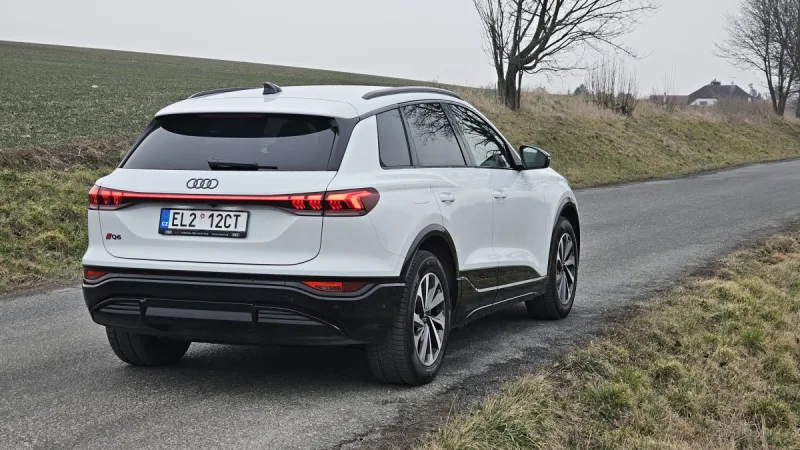 test-audi-q6-e-tron-quattro-elektromobil-2025-8