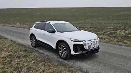 test-audi-q6-e-tron-quattro-elektromobil-2025-9