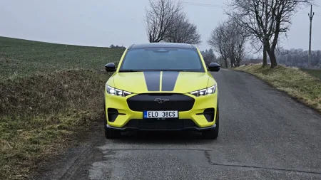 test-ford-mustang-mach-e-rally-elektromobil-2025