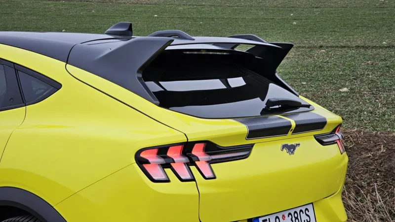 test-ford-mustang-mach-e-rally-elektromobil-2025-16