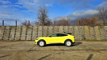 test-ford-mustang-mach-e-rally-elektromobil-2025-37