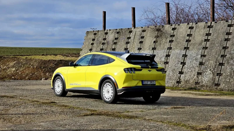 test-ford-mustang-mach-e-rally-elektromobil-2025-38