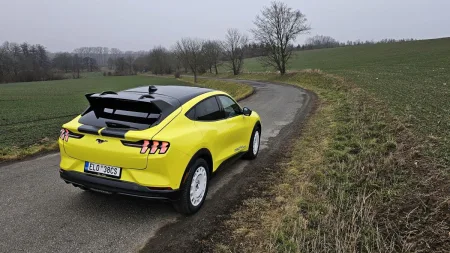 test-ford-mustang-mach-e-rally-elektromobil-2025-8