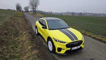 test-ford-mustang-mach-e-rally-elektromobil-2025-9