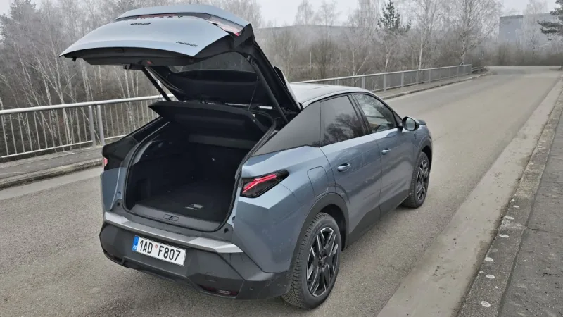 test-peugeot-3008-gt-1-2-hybrid-136-e-dcs6-2025-29