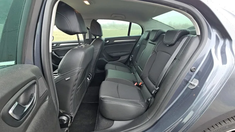 test-renault-megane-grandcoupe-tce-140-edc-2025-19