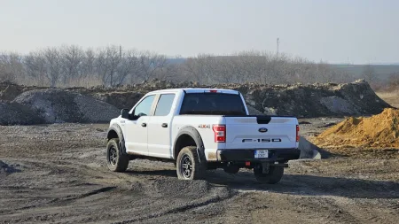 test_ojetiny-pick-up-2020-ford_f-150_50_ti-vct_v8-24