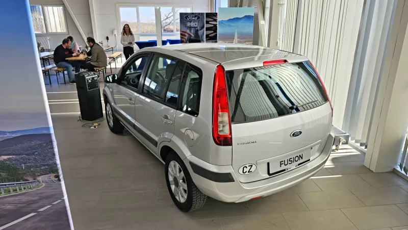 2025-ford-tourneo-courier-2