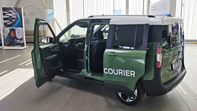 2025-ford-tourneo-courier-5
