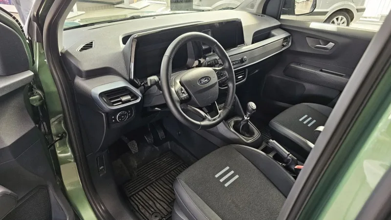 2025-ford-tourneo-courier-7