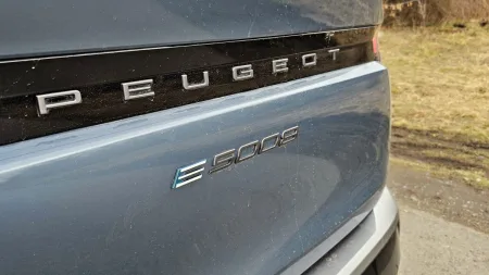 test-peugeot-e-5008-73-kwh-elektromobil-2025-13