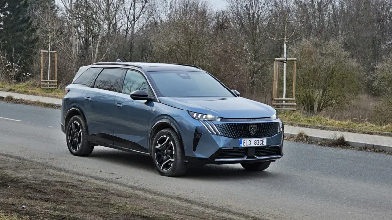 test-peugeot-e-5008-73-kwh-elektromobil-2025-9