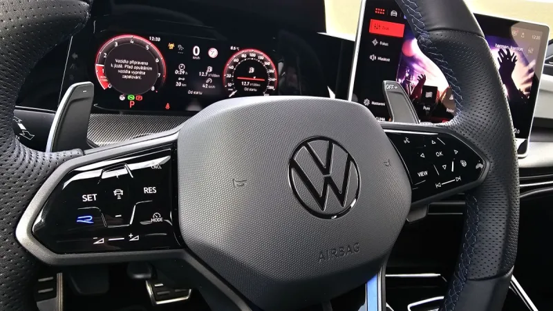 test-volkswagen-golf-r-black-edition-2025-21