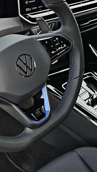 test-volkswagen-golf-r-black-edition-2025-22