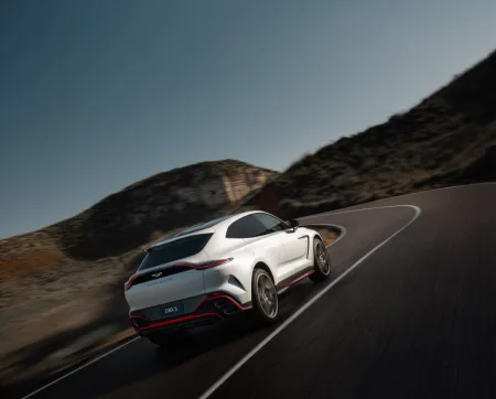 2025-aston_martin_dbx_s-3