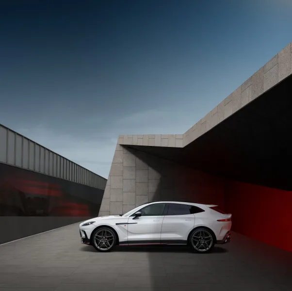 2025-aston_martin_dbx_s-9