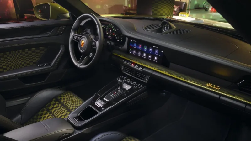 2025-porsche-911-spirit-70-6
