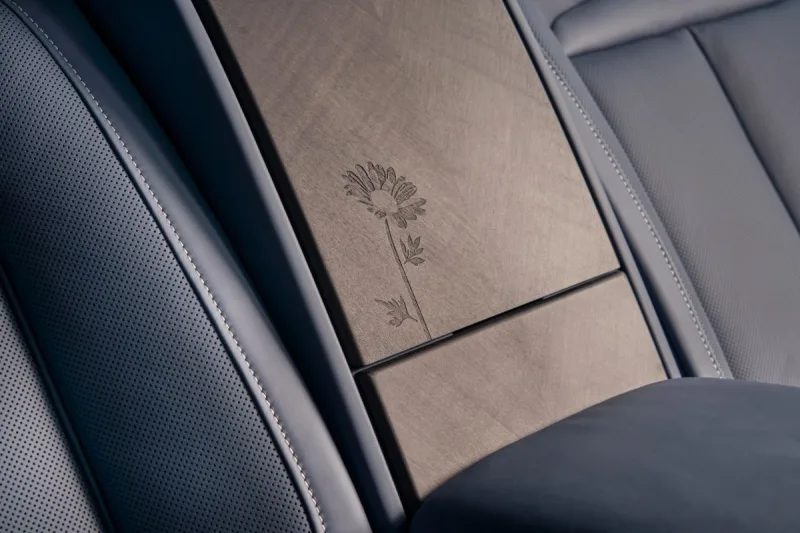 2025-rolls-royce-cullinan-daisy-2