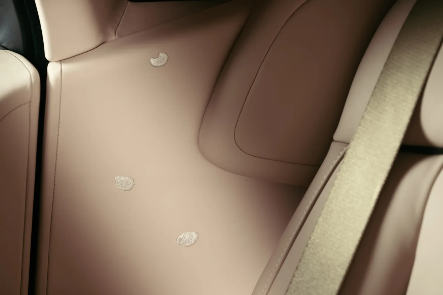 2025-rolls-royce-phantom-cherry-blossom-6