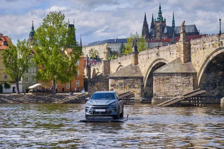 bp60-floating-terramar-cupra-terramar-vltava-praha-2