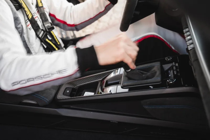 nove-porsche-911-gt3-zajelo-nordschleife-za-656249-minuty-je-tu-nejrychlejsim-seriovym-autem-s-manualni-prevodovkou-3