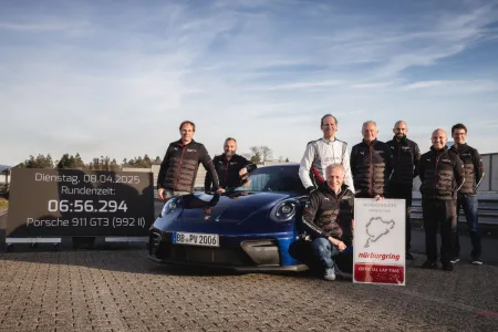 nove-porsche-911-gt3-zajelo-nordschleife-za-656249-minuty-je-tu-nejrychlejsim-seriovym-autem-s-manualni-prevodovkou