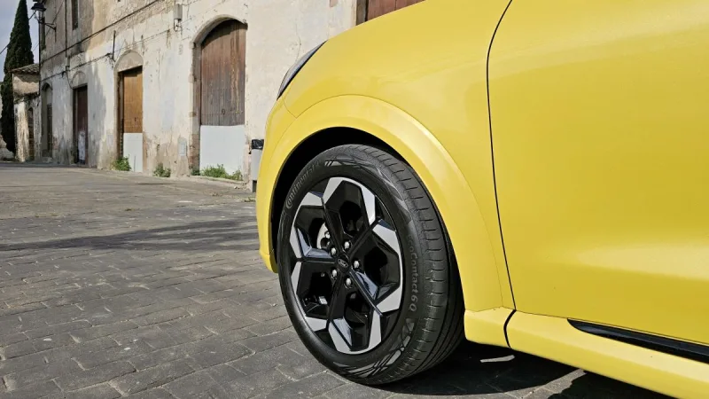 poprve-za-volantem-2025-ford-puma-gen-e-elektromobil-10