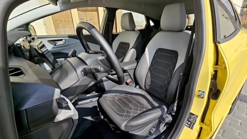 poprve-za-volantem-2025-ford-puma-gen-e-elektromobil-15