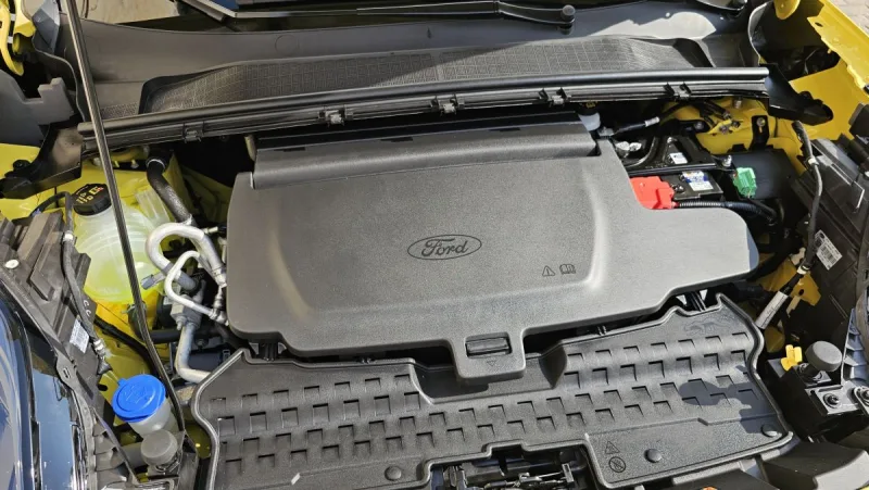 poprve-za-volantem-2025-ford-puma-gen-e-elektromobil-17