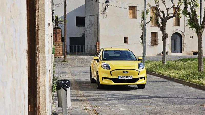 poprve-za-volantem-2025-ford-puma-gen-e-elektromobil-7