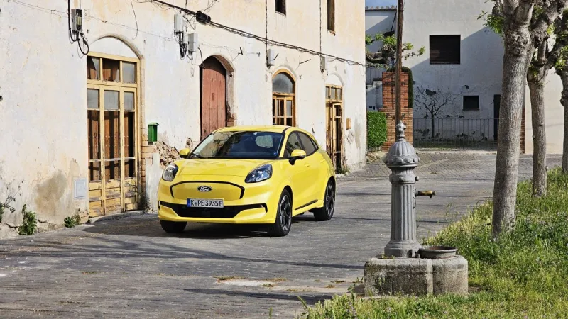 poprve-za-volantem-2025-ford-puma-gen-e-elektromobil-8