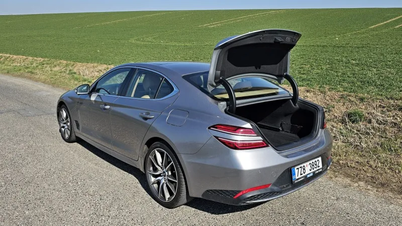 test-ojetiny-genesis-g70-22-crdi-awd-18