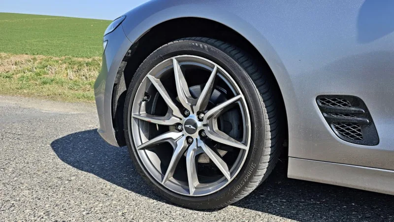 test-ojetiny-genesis-g70-22-crdi-awd-9