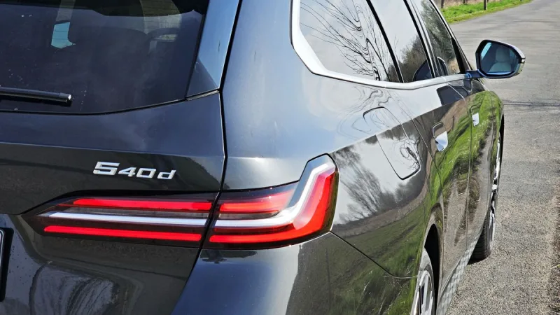 test-bmw-540d-xdrive-touring-2025-15