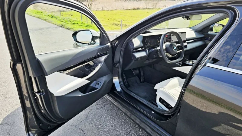 test-bmw-540d-xdrive-touring-2025-16