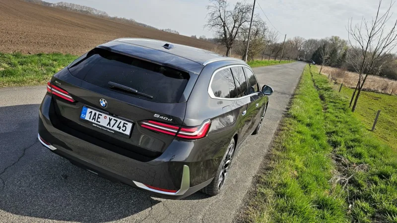 test-bmw-540d-xdrive-touring-2025-9