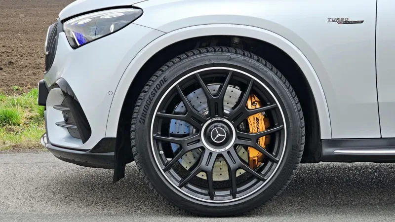 test-mercedes-amg-glc-63-s-e-performance-2025-foto-pavel-srp-12