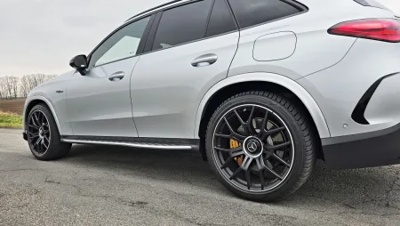test-mercedes-amg-glc-63-s-e-performance-2025-foto-pavel-srp-16