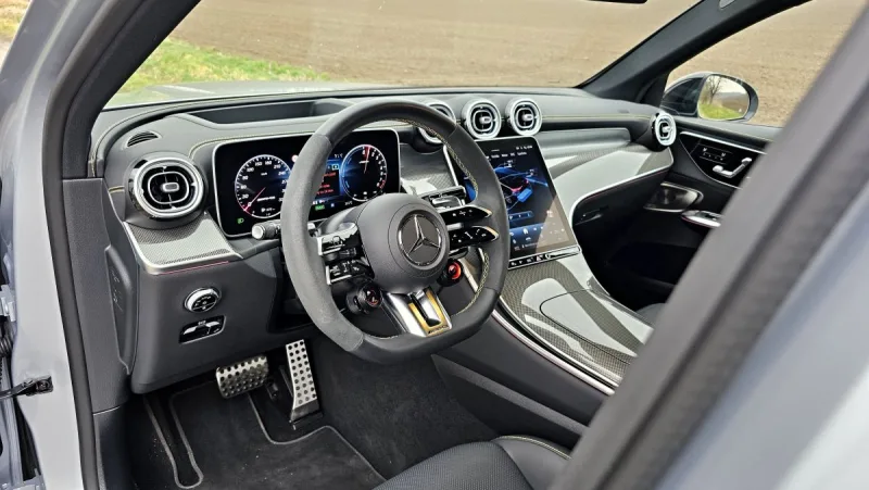 test-mercedes-amg-glc-63-s-e-performance-2025-foto-pavel-srp-23