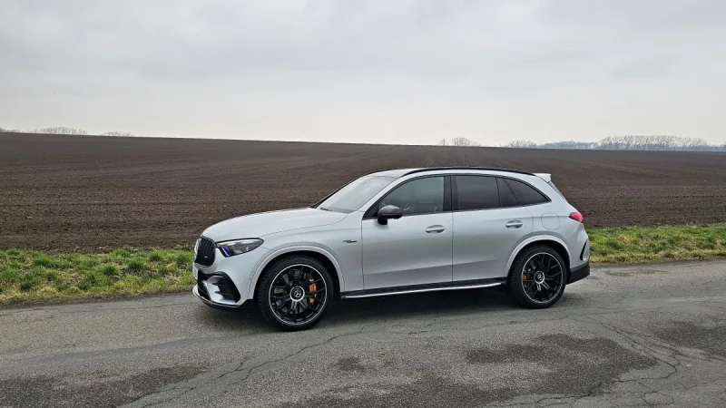 test-mercedes-amg-glc-63-s-e-performance-2025-foto-pavel-srp-3