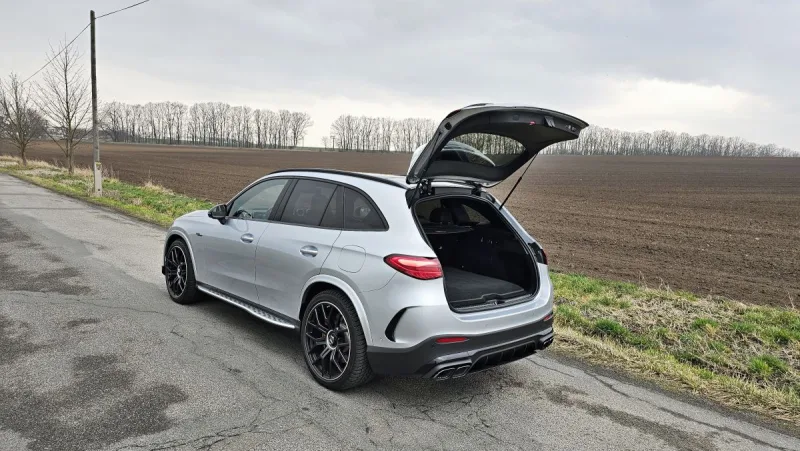 test-mercedes-amg-glc-63-s-e-performance-2025-foto-pavel-srp-33