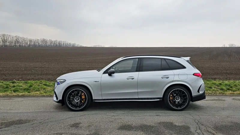 test-mercedes-amg-glc-63-s-e-performance-2025-foto-pavel-srp-4