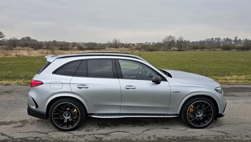 test-mercedes-amg-glc-63-s-e-performance-2025-foto-pavel-srp-8