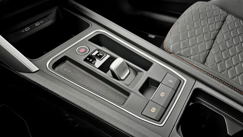 test-seat-leon-sportstourer-15-etsi-dsg-vamos-fr-2025-18