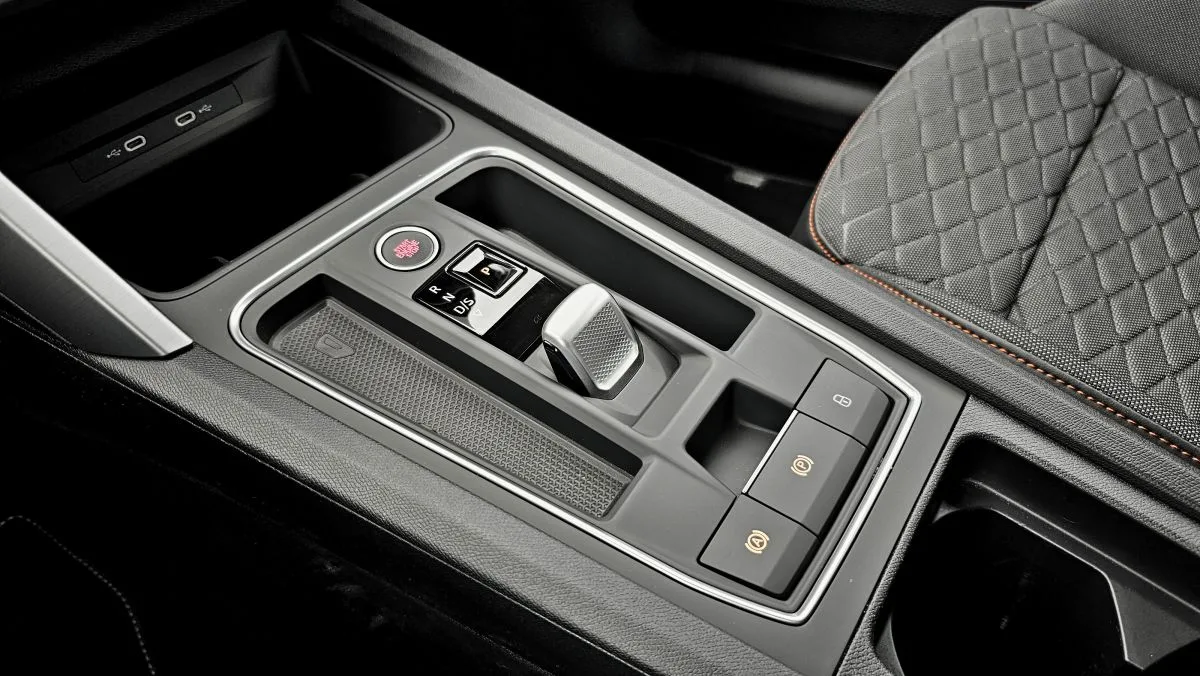 test-seat-leon-sportstourer-15-etsi-dsg-vamos-fr-2025-18